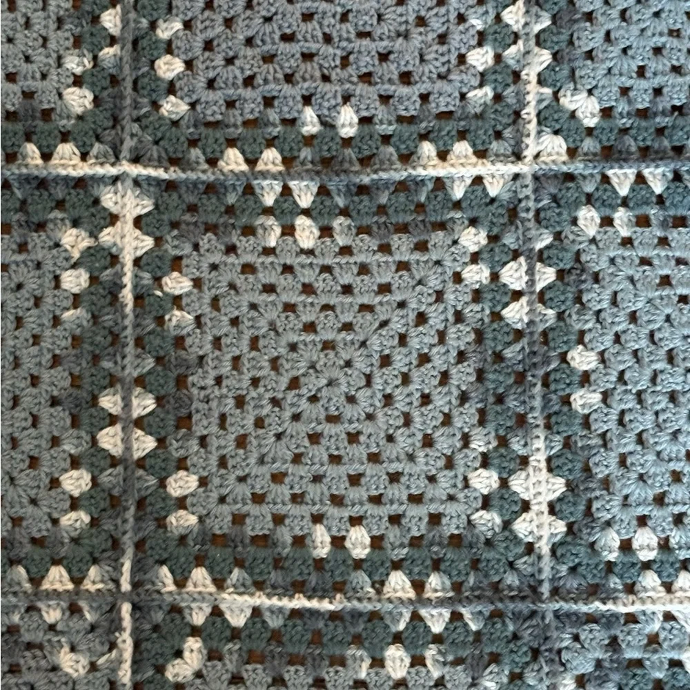 HAND KNITTED CROCHET WORK LAP BLANKET  GRANDMACORE THROW 42x42  BLUE GRAY WHITE